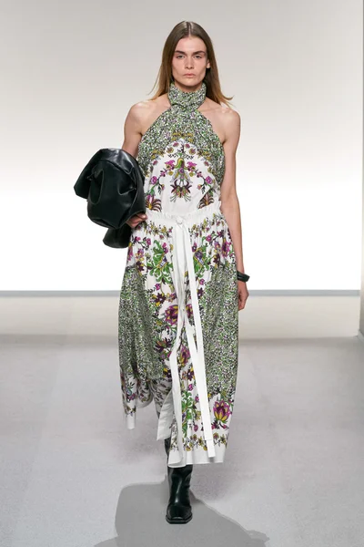 Look 15